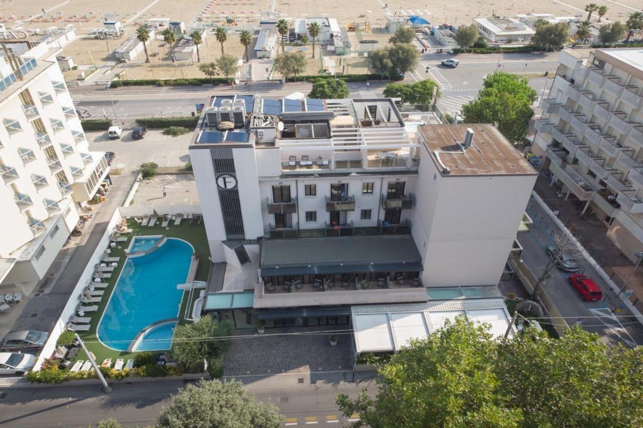 Ferretti Beach Hotel Римини Екстериор снимка