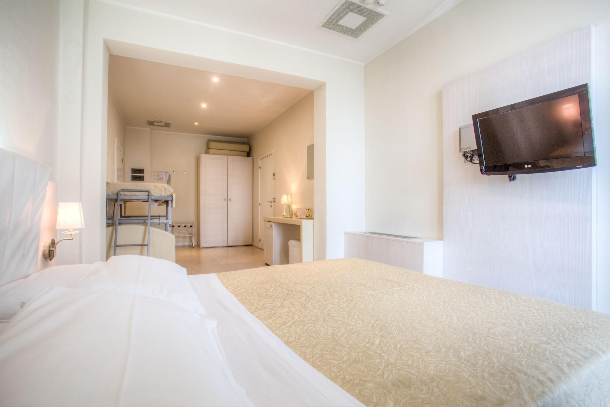 Ferretti Beach Hotel Римини Екстериор снимка