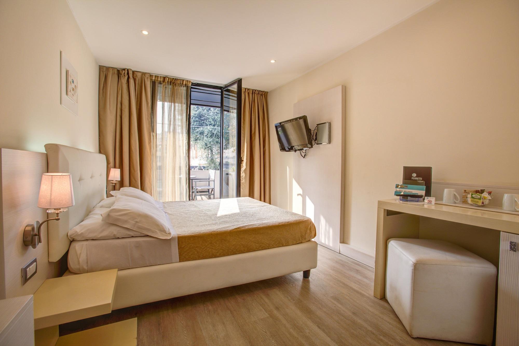 Ferretti Beach Hotel Римини Екстериор снимка