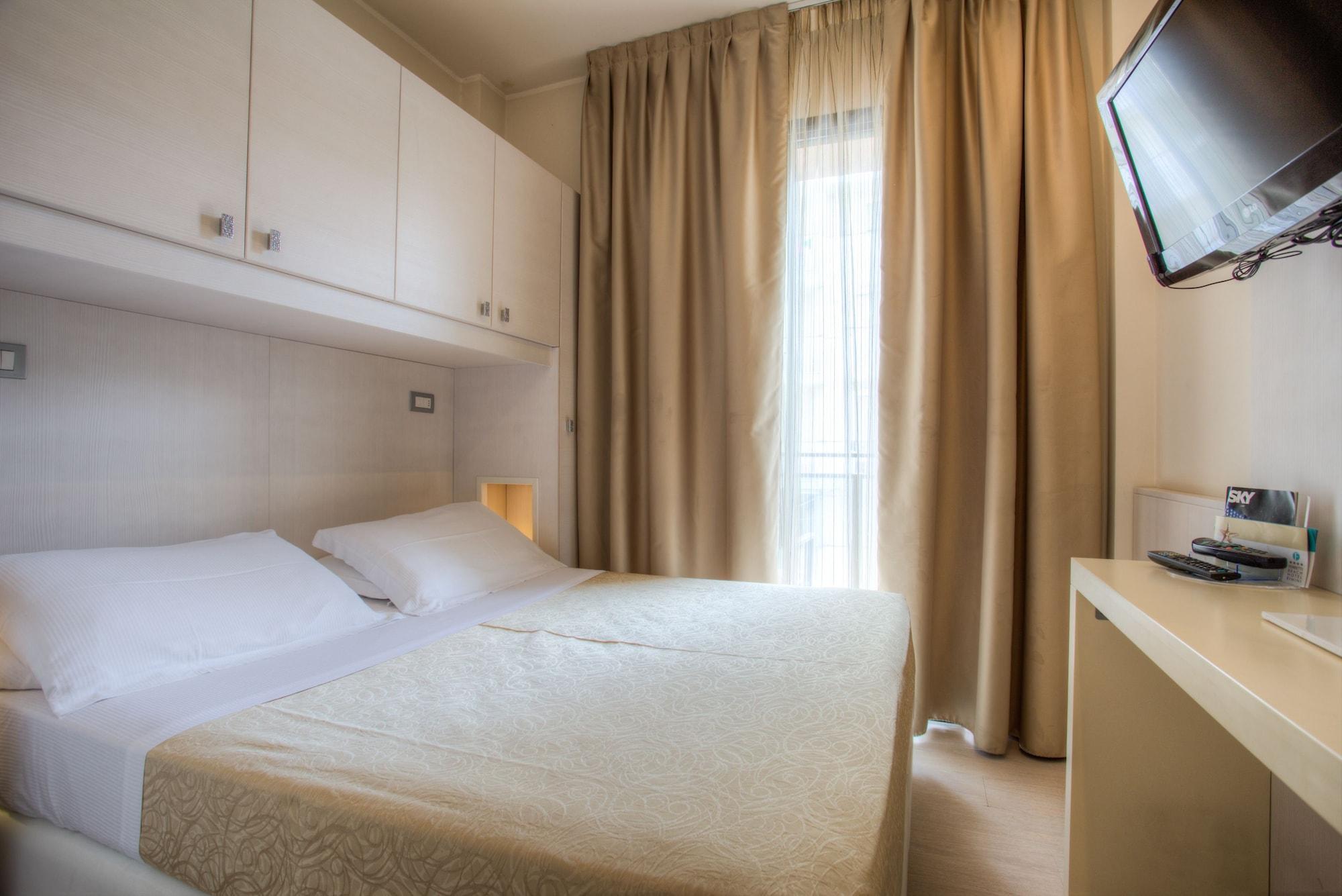Ferretti Beach Hotel Римини Екстериор снимка