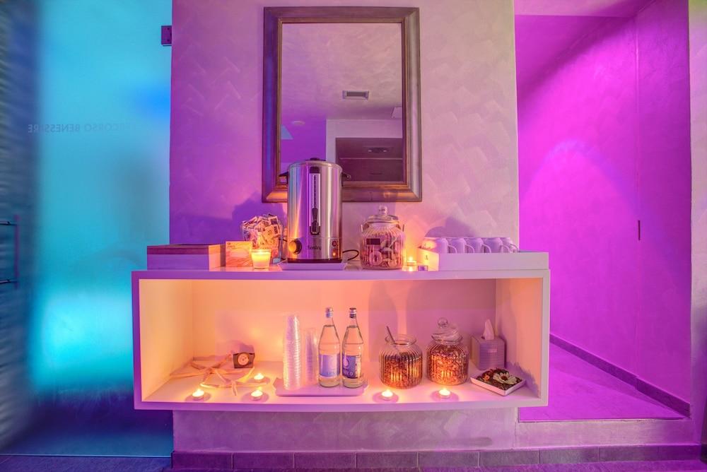 Ferretti Beach Hotel Римини Екстериор снимка