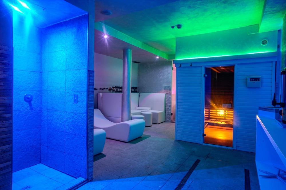 Ferretti Beach Hotel Римини Екстериор снимка