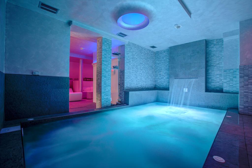 Ferretti Beach Hotel Римини Екстериор снимка