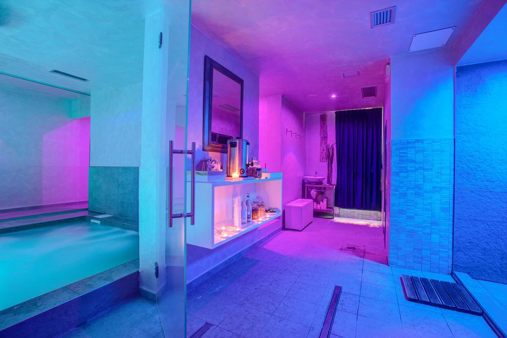 Ferretti Beach Hotel Римини Екстериор снимка