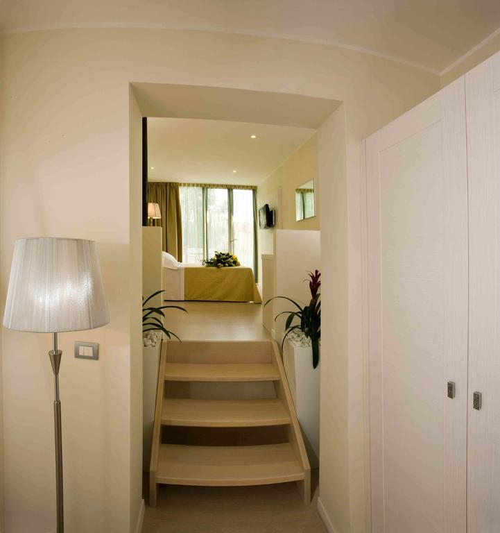 Ferretti Beach Hotel Римини Екстериор снимка