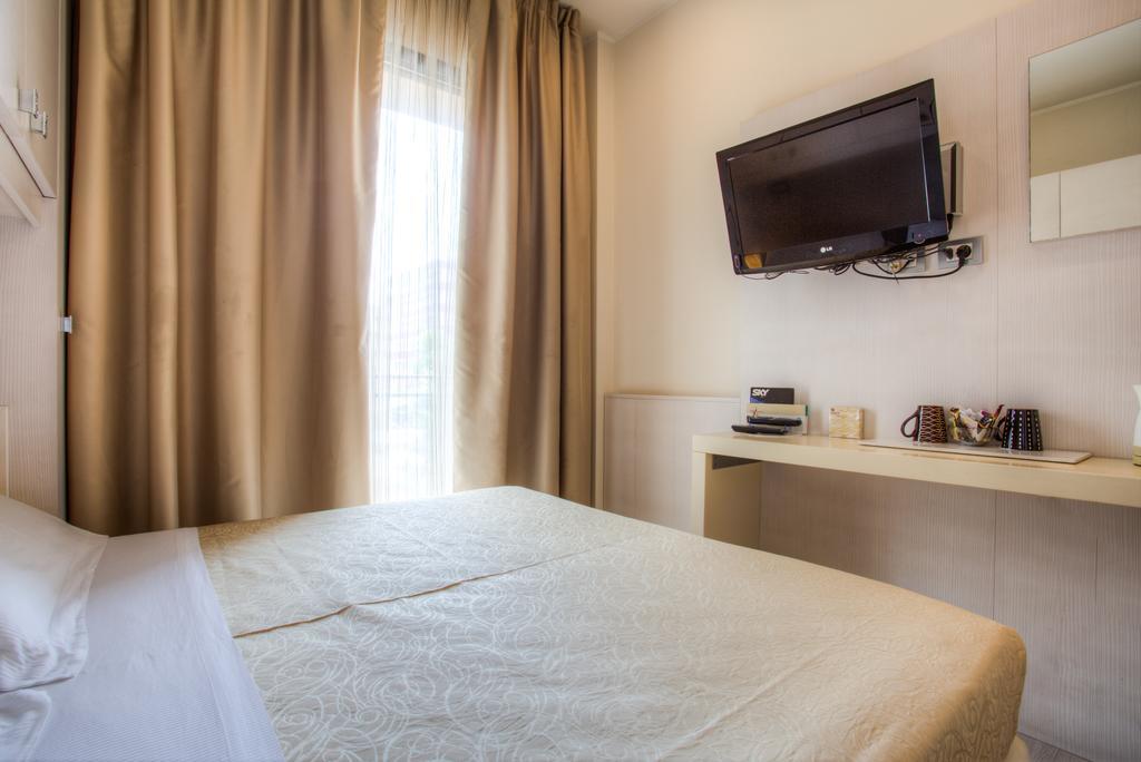Ferretti Beach Hotel Римини Екстериор снимка