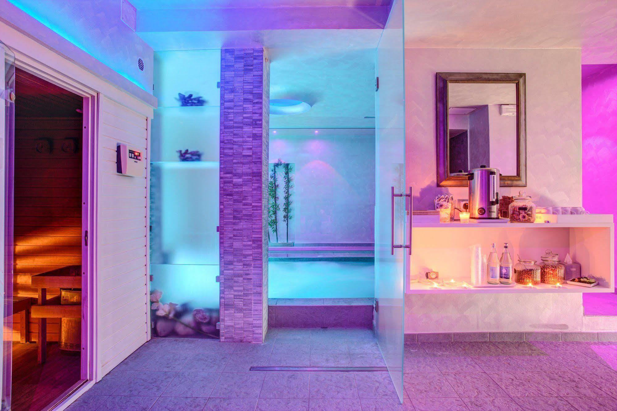 Ferretti Beach Hotel Римини Екстериор снимка