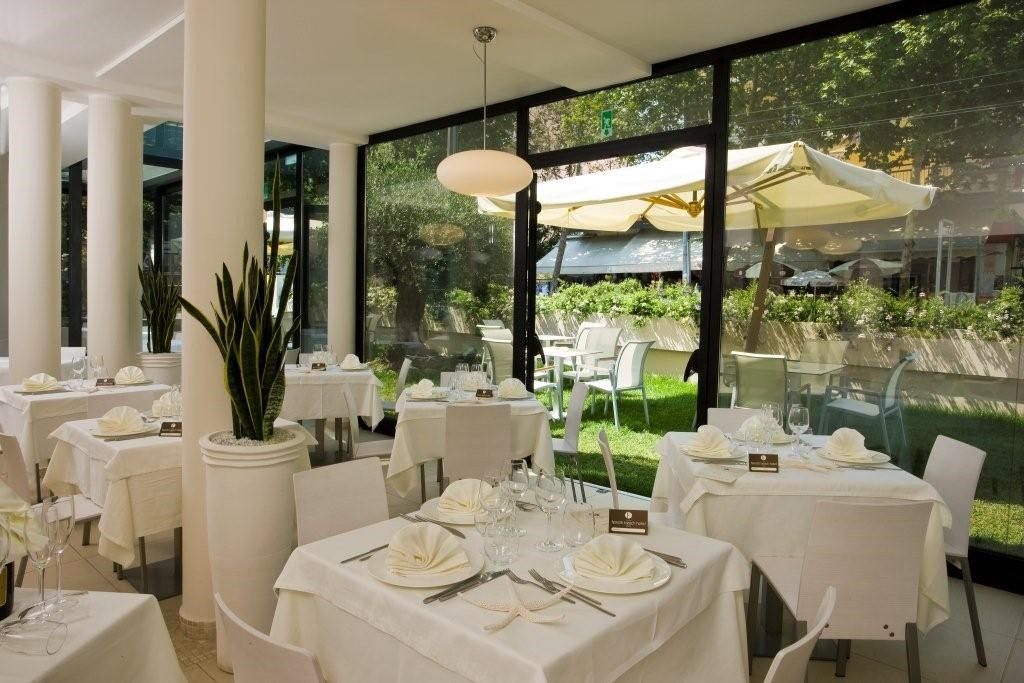 Ferretti Beach Hotel Римини Екстериор снимка