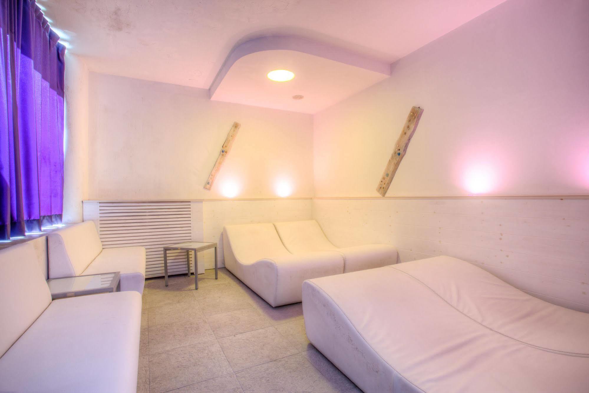 Ferretti Beach Hotel Римини Екстериор снимка